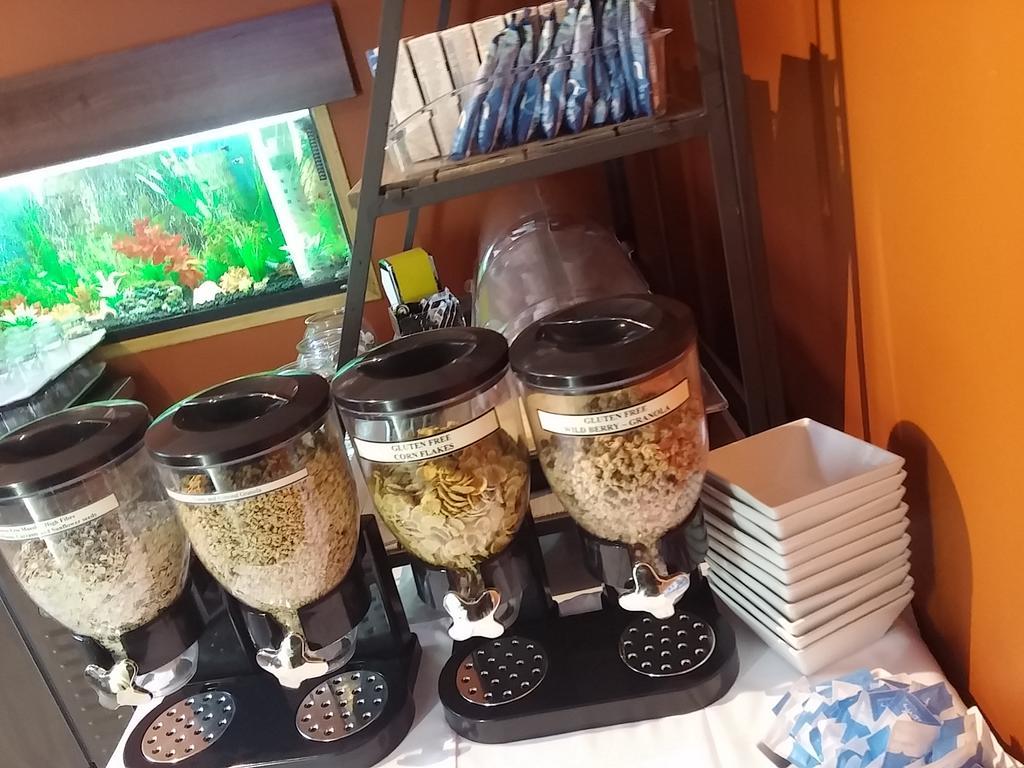 דיל Waterfront Hotel מראה חיצוני תמונה