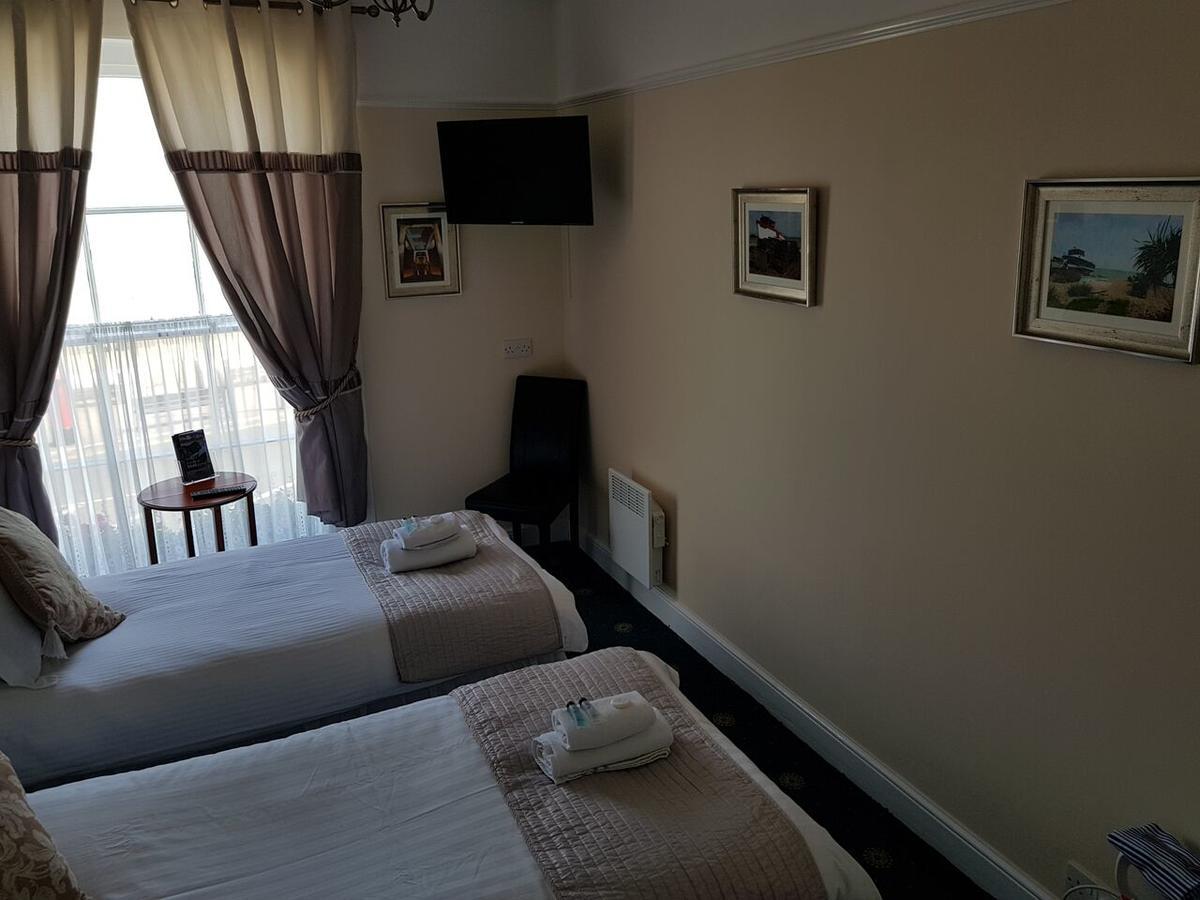 דיל Waterfront Hotel מראה חיצוני תמונה